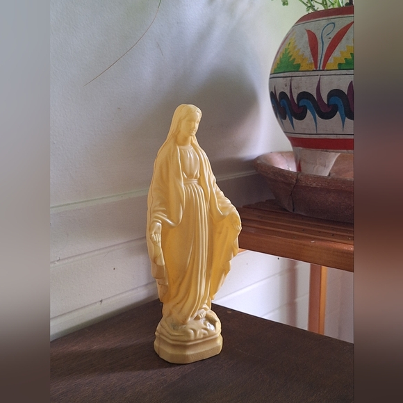 Statuette of the Virgin Mary with open arms - Picture 10 of 10